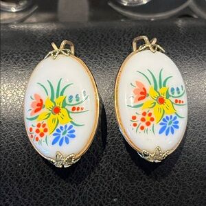 Hillcraft Castlecraft Gold Tone Milk Glass Slide On Earrings 1" & 1/8"